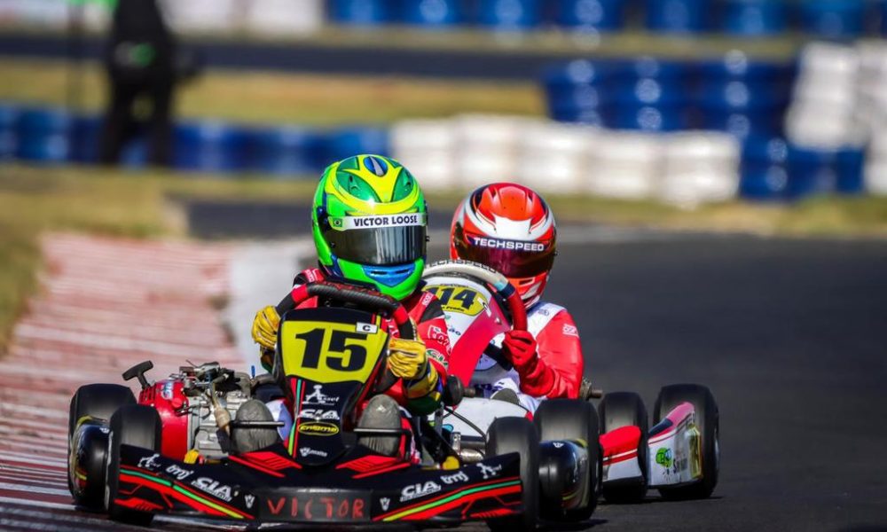 Ap S Conquistar P Dio No Trof U Ayrton Senna De Kart Victor Loose