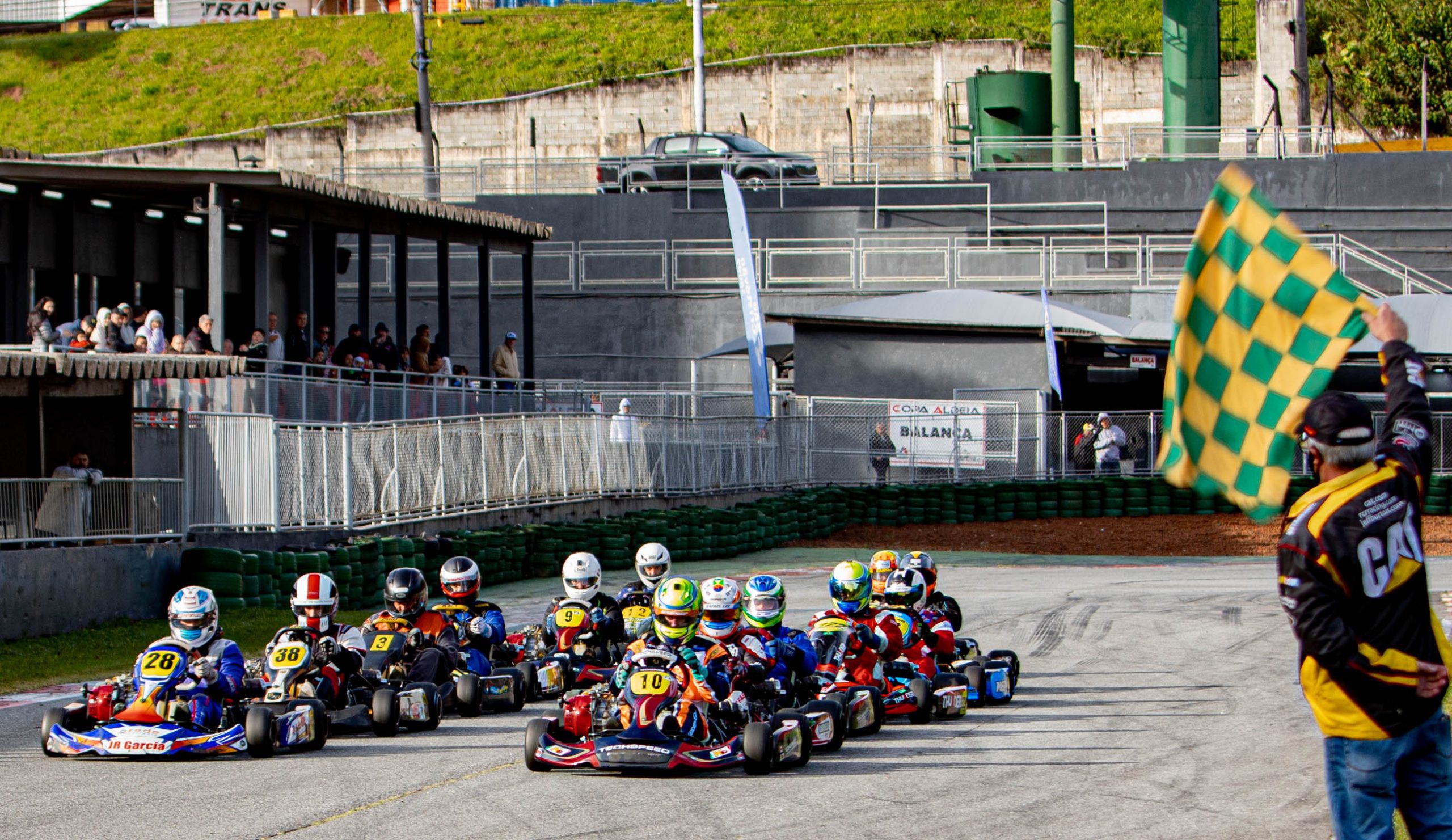 Provas são disputadas no Kartódromo Aldeia da Serra, em Barueri (SP) (Vivi Lolis)