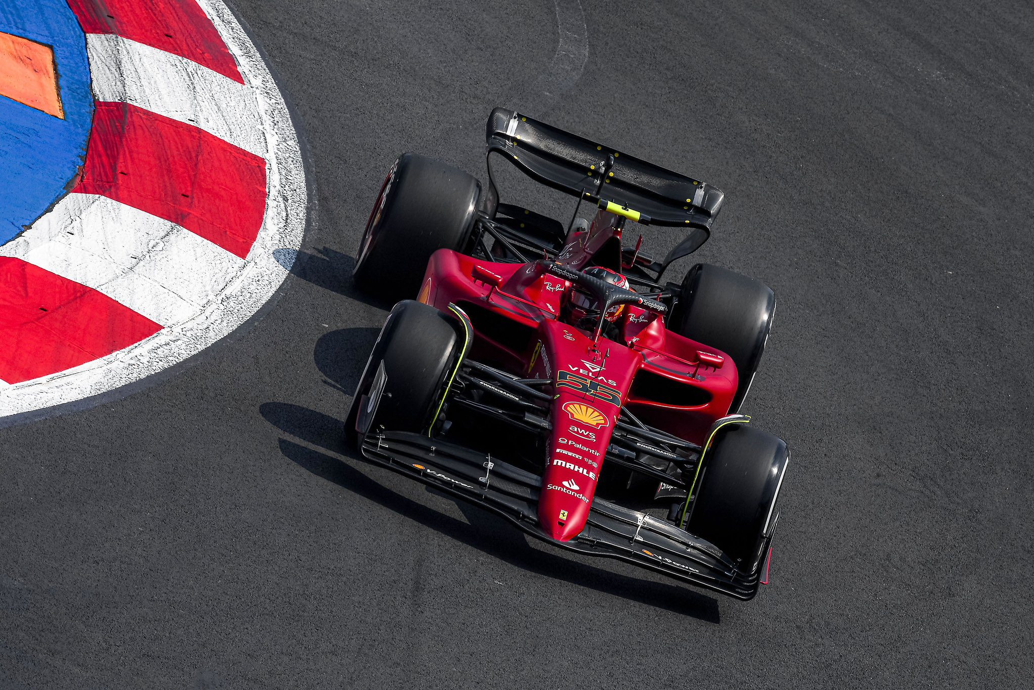 GP de São Paulo: Carlos Sainz lidera dobradinha da Ferrari no