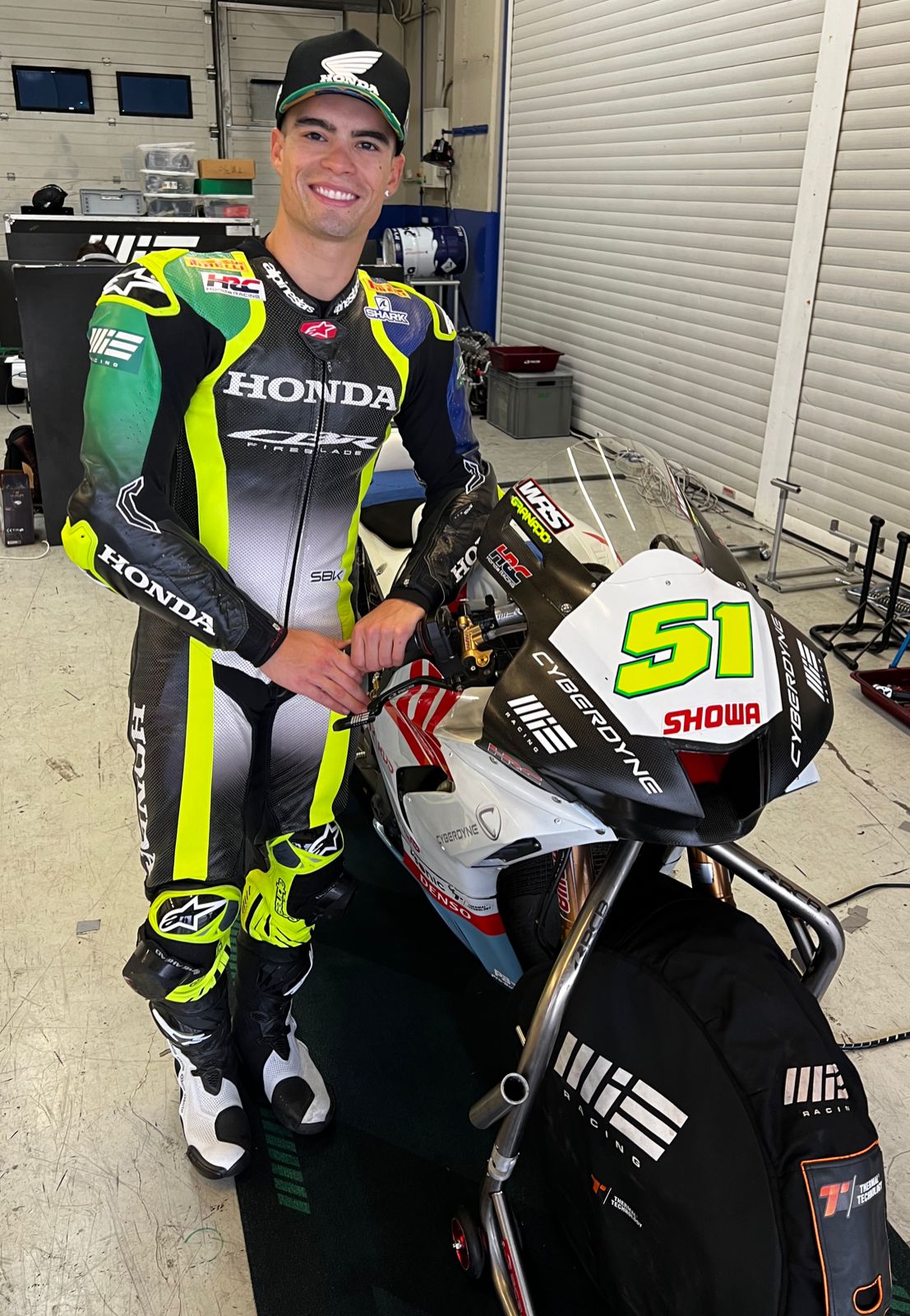 O brasileiro durante o primeiro contato com a equipe MIE, em Jerez (Divulgação)