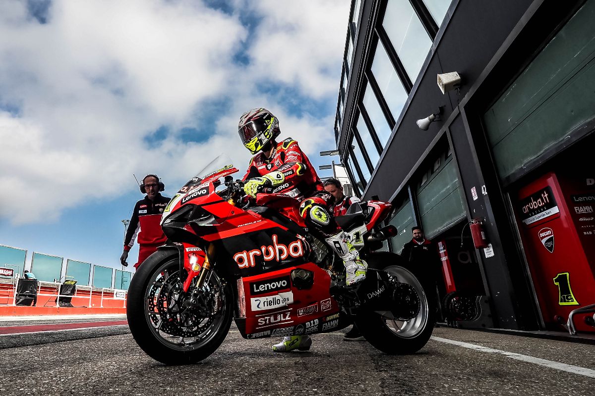 Already fastest on Thursday, Ducati's Alvaro Bautista remained fastest on day two of the Supported Test. After 72 laps completed, his fastest time on Friday was a 1'33.627s as he was 0.138s quicker than teammate Rinaldi.