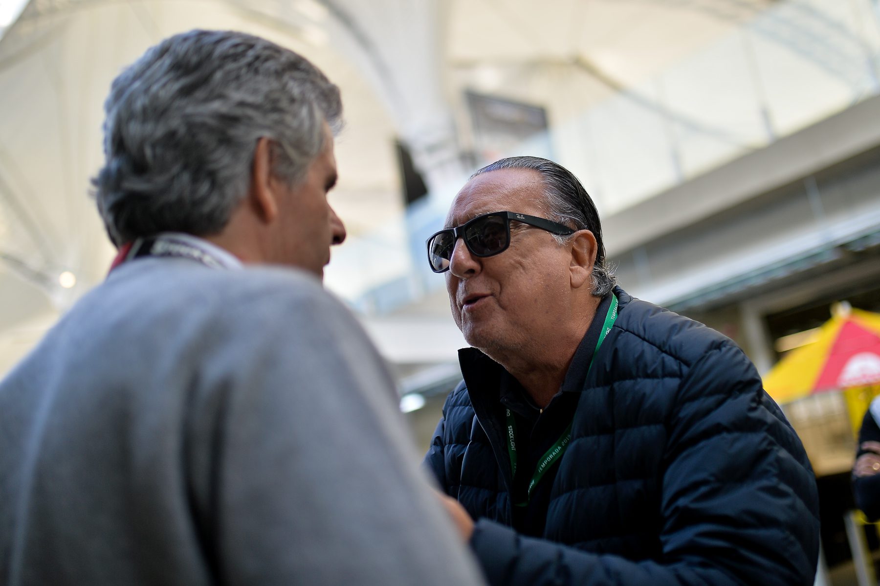 Galvão e Chico Serra: o narrador cultiva grandes amizades na Stock Car (Duda Bairros/Stock Car)