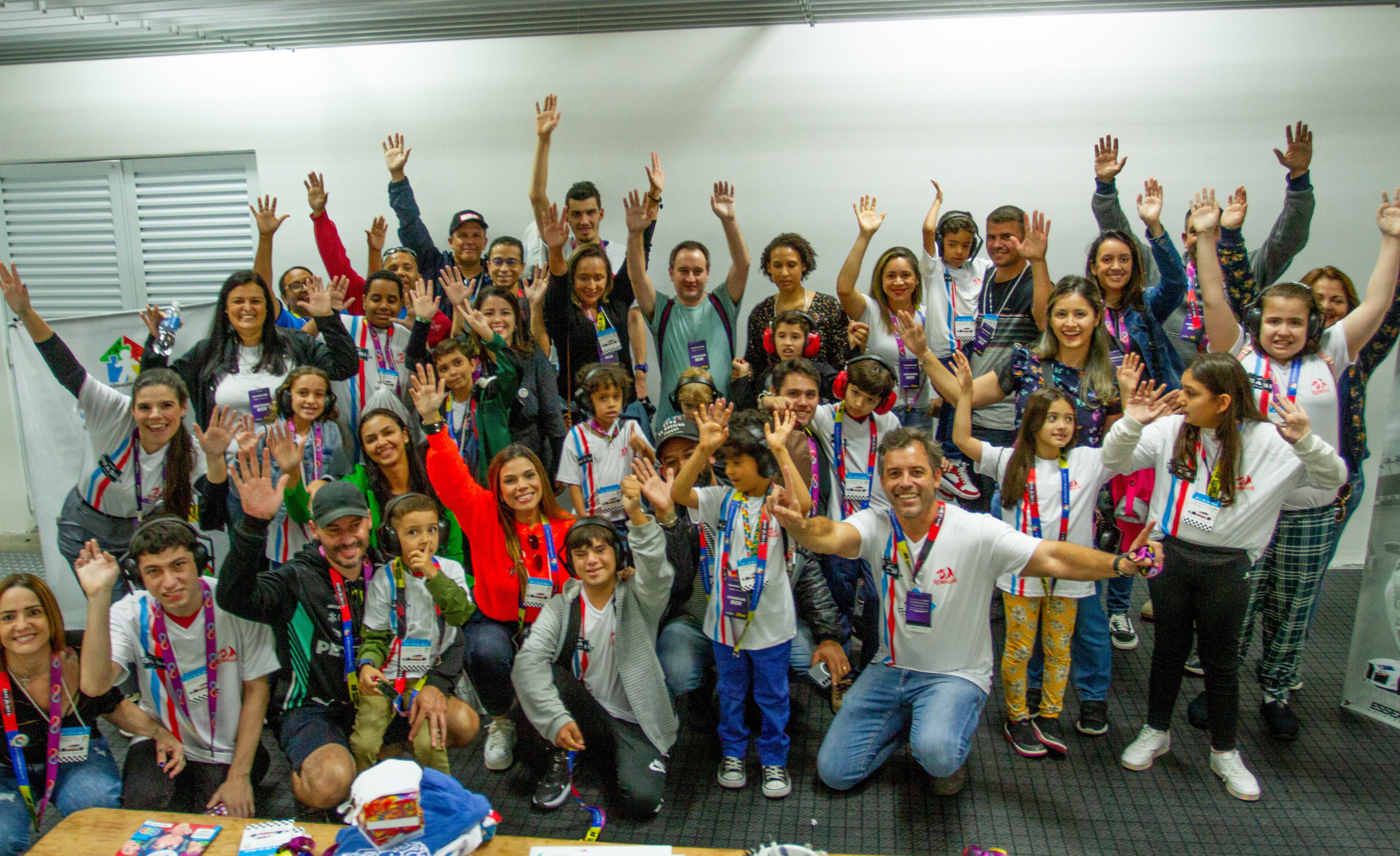O projeto e a NASCAR Brasil realizaram a primeira ação na etapa de Interlagos (Luciano Santos / SiGCom)