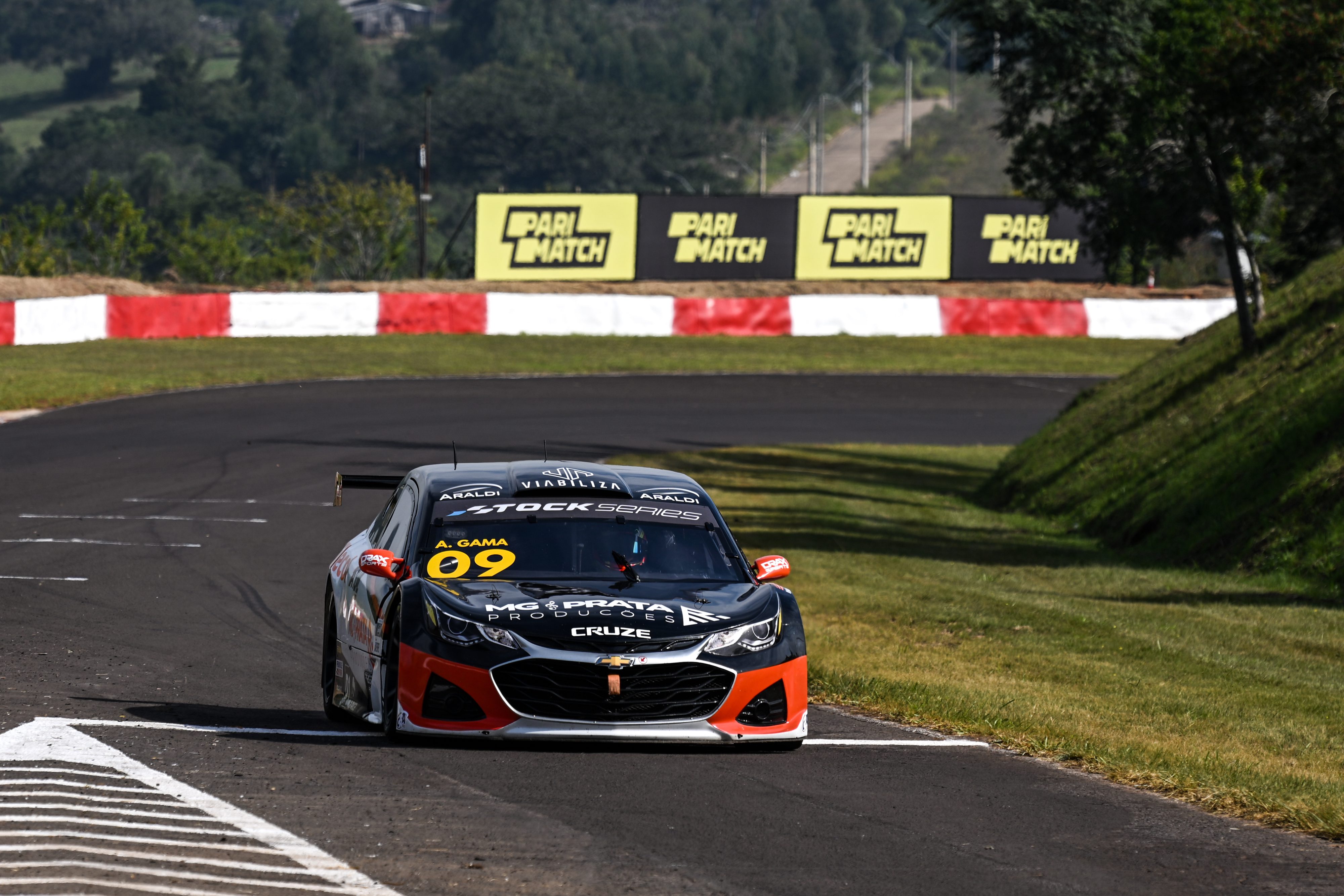 rookies : Arthur Gama esteve entre os mais rápidos nos dois treinos do dia em Tarumã (Duda Bairros/Stock Car