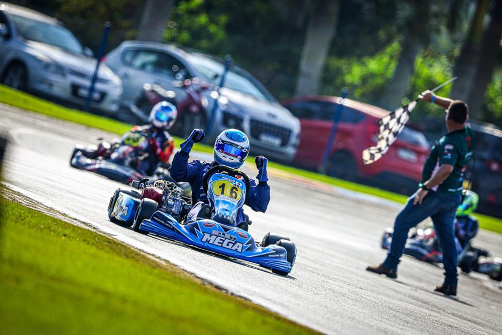 Mega Kart :Roberto Wuthstrack Júnior (Gilmar Rose)