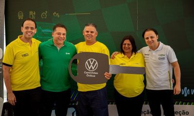 Felipe Massa participa de evento em base de operações da Vibra