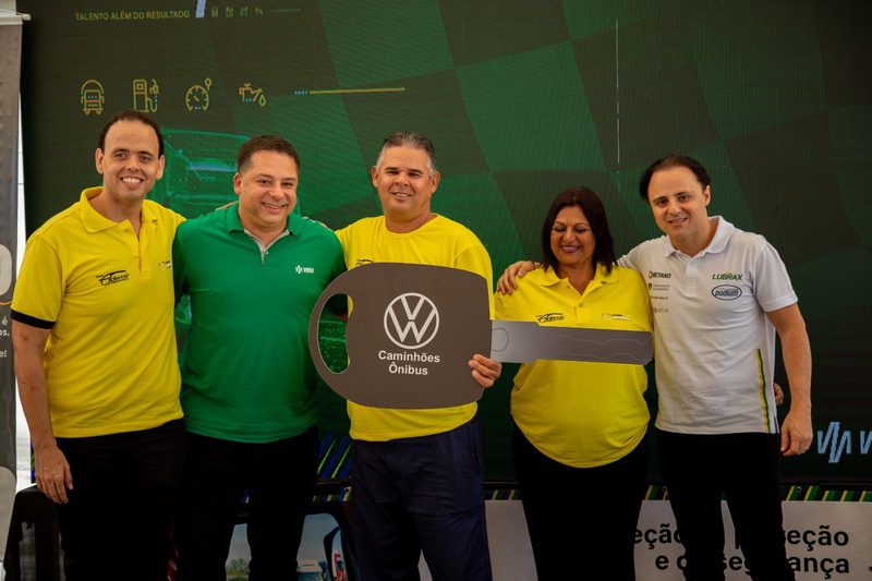 Felipe Massa participa de evento em base de operações da Vibra