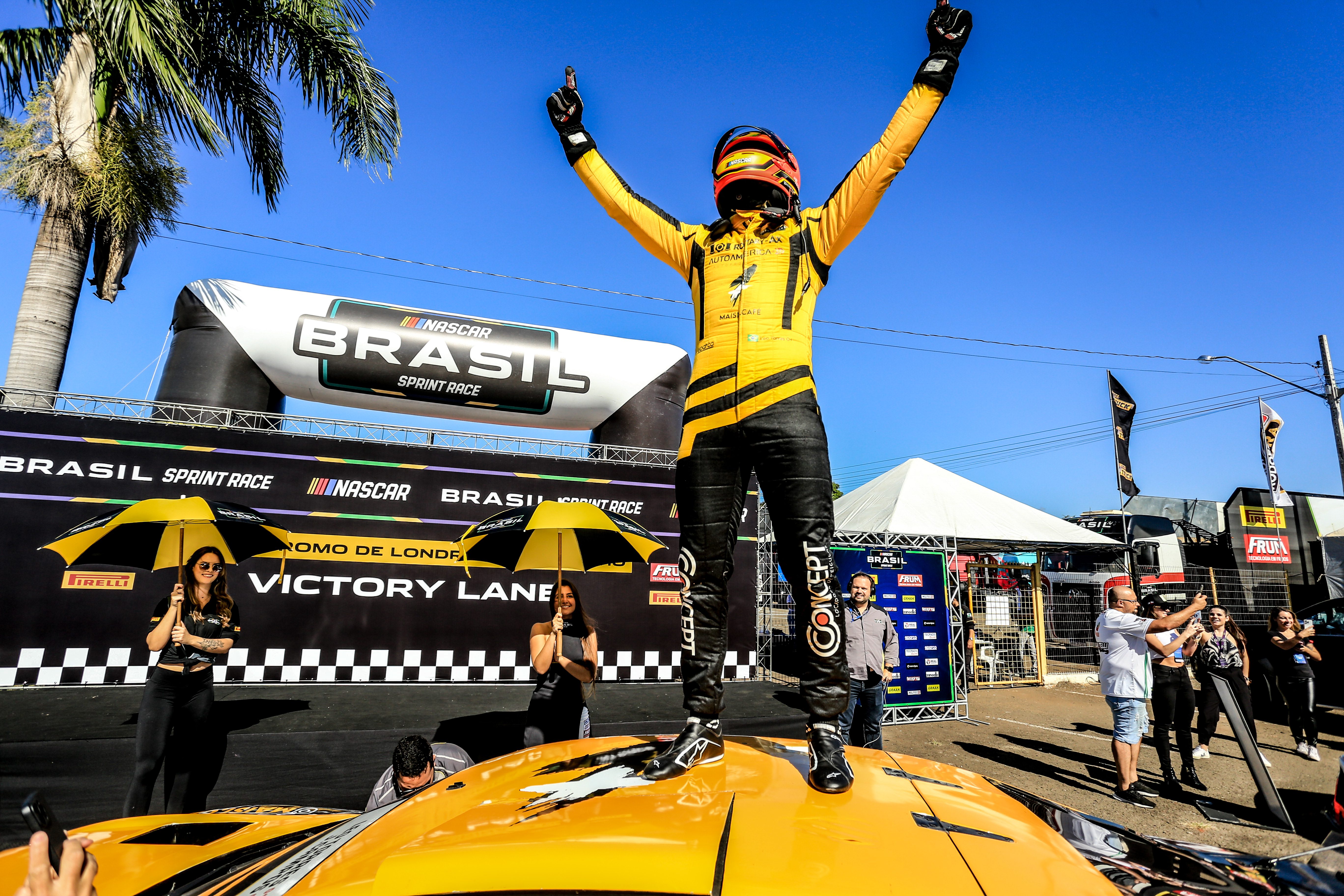 #01 Léo Torres vencedor da primeira corrida categoria PRO (Luciano Santos /SiGCom)