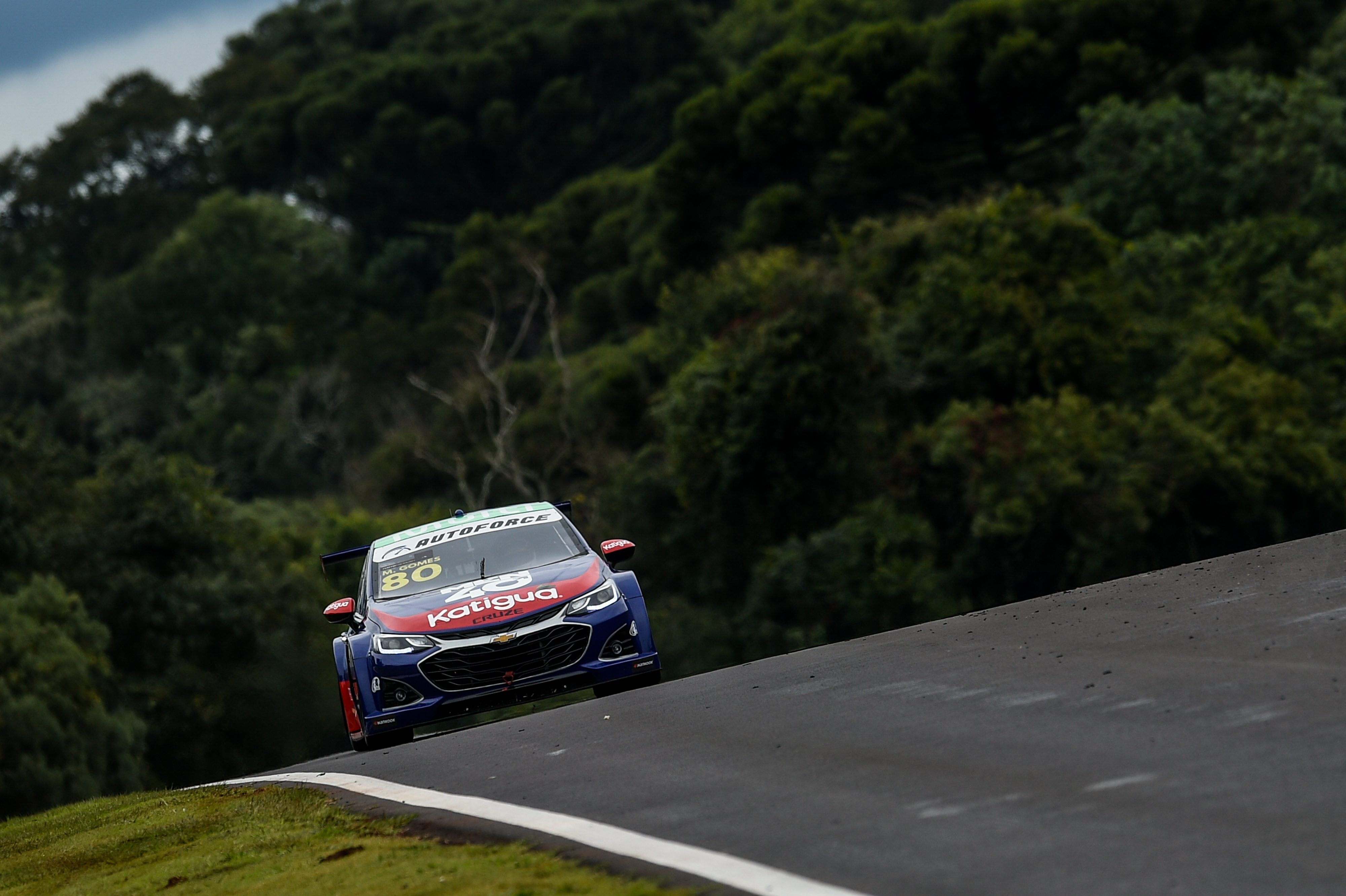 Dono de três vitórias em Cascavel, Marcos Gomes foi o mais rápido da sexta-feira (Duda Bairros/Stock Car)