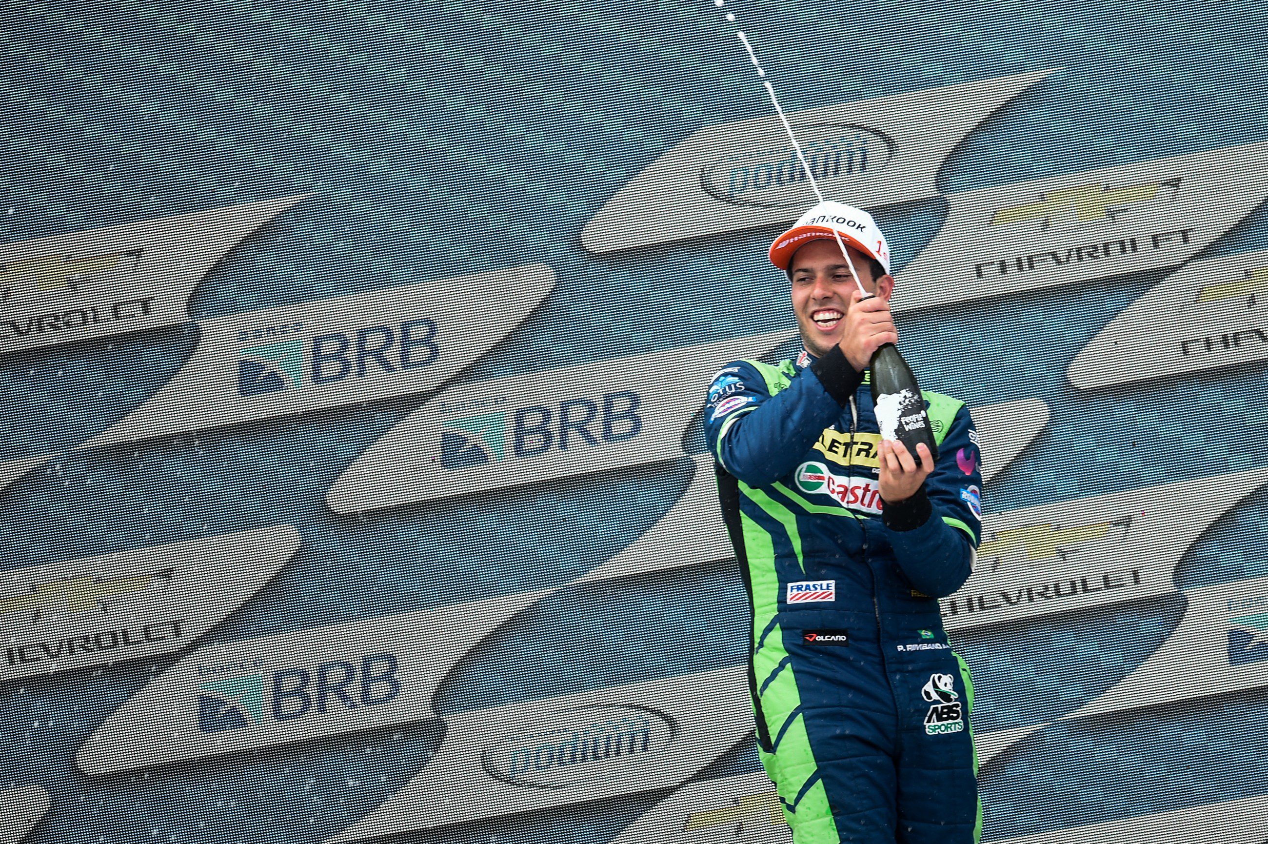 Rimbano triunfou de ponta a ponta e sem usar push-to-pass neste sábado (Duda Bairros/Stock Car)