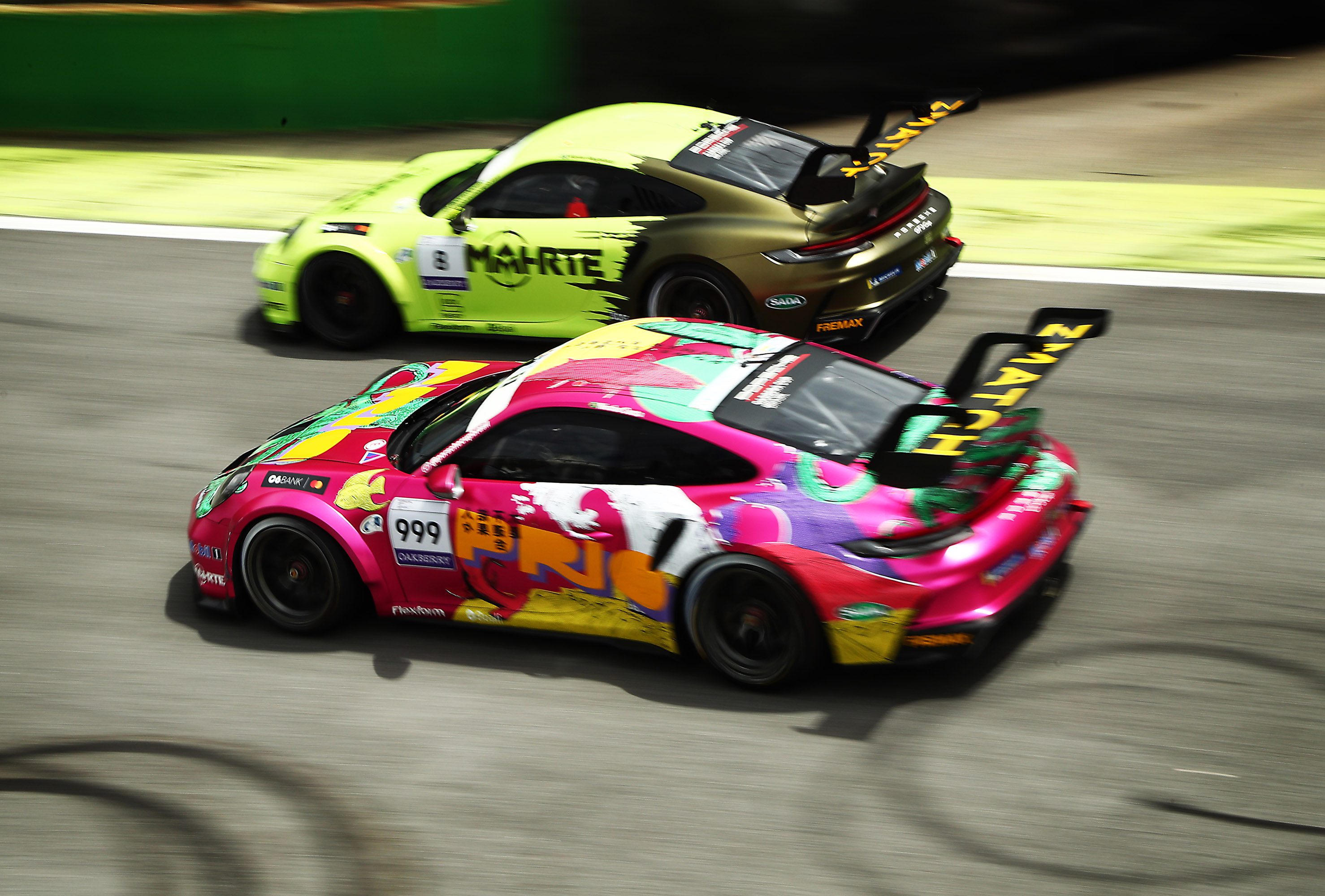 Nicolas Costa (abaixo) lidera com 5 pontos sobre Werner Neugebauer (acima) (Luca Bassani/Porsche Cup Brasil)
