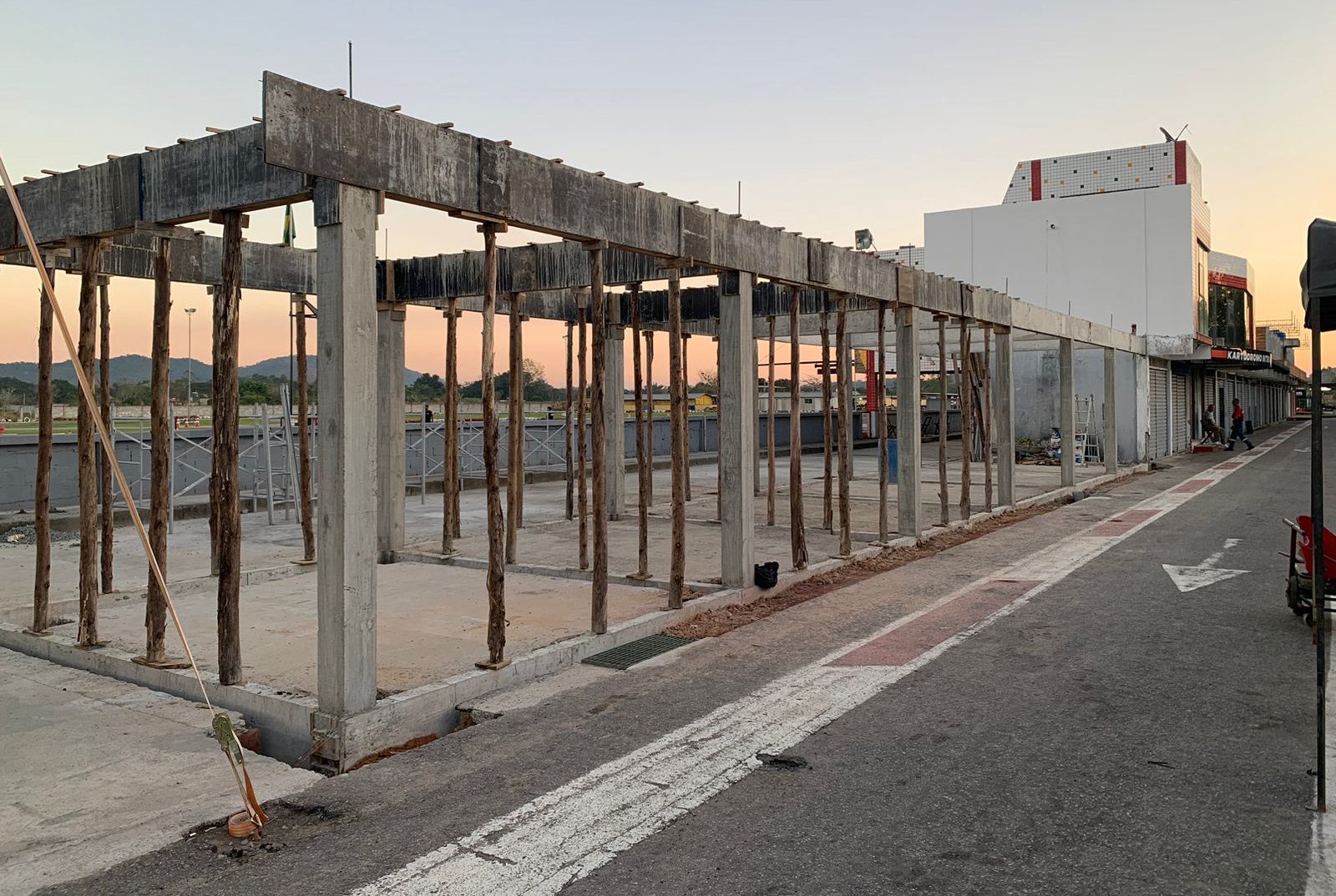 As obras para aumento dos boxes no Kartódromo de Guapimirim (Kartódromo de Guapimirim)