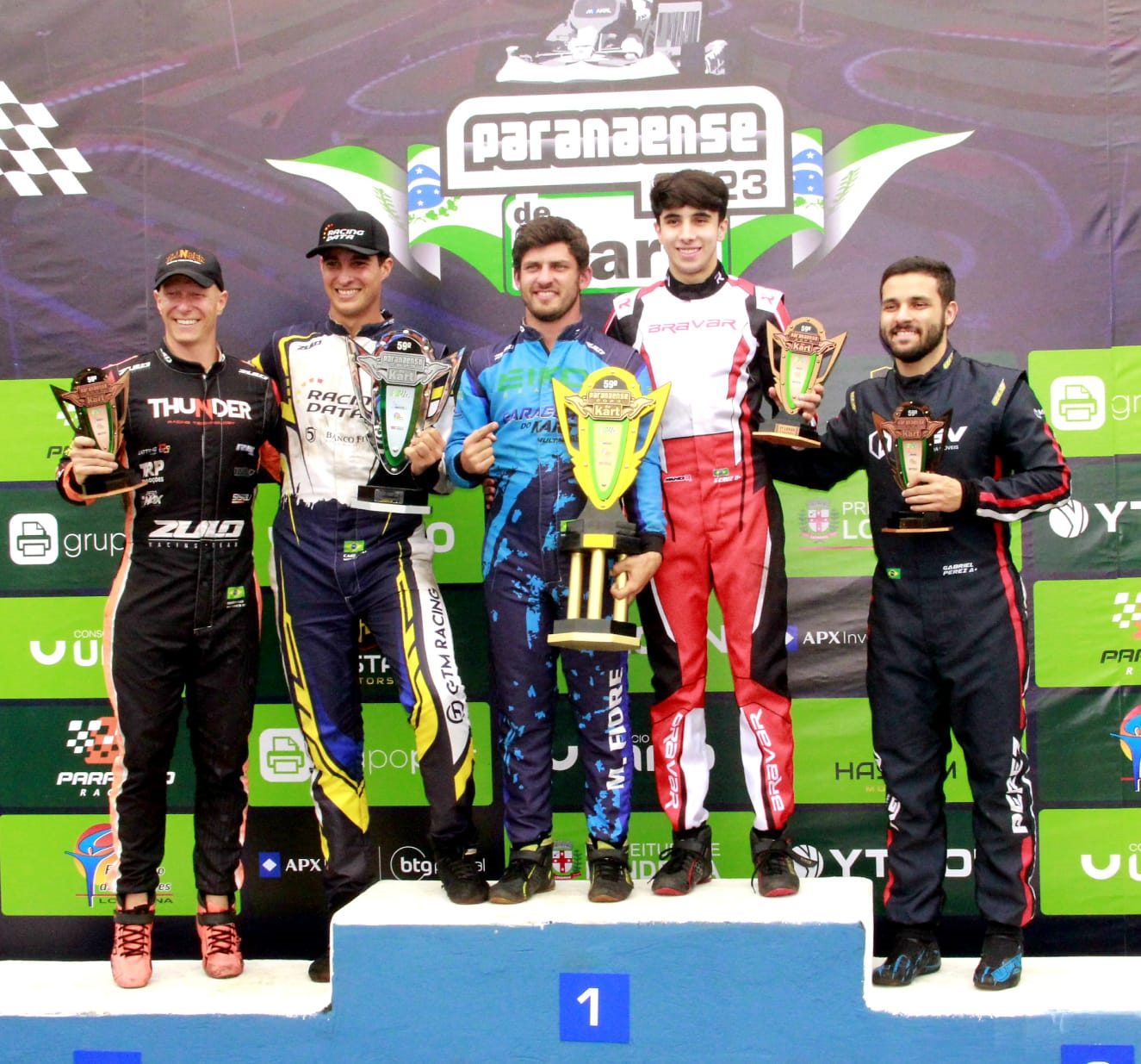 Soares (4º), Miguel (2º), Fiore (1º), Cruz (3º) e Perez no pódio da F4 Graduados (Genésio da Silva)
