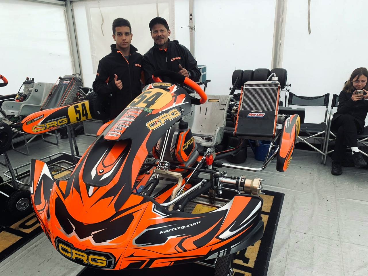 Gabriel Koenigkan e Alessandro Manetti, bicampeão mundial e também piloto da CRG (Arquivo do piloto)