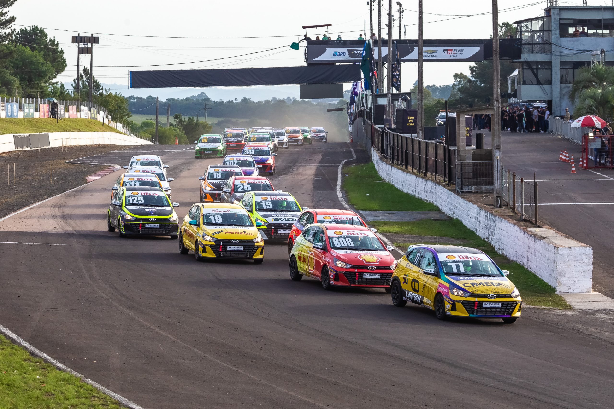 Grid cheio na Copa Shell Hyundai HB20 (Renato Mafra/Copa Shell Hyundai HB20)