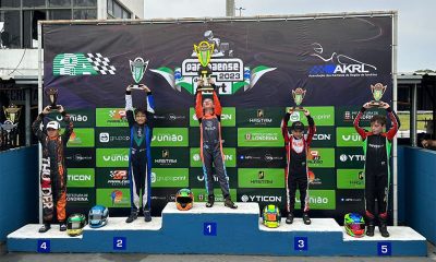 Pedro Perondi comemora no pódio o vice-campeonato paranaense na Mini 2T (Arquivo do piloto)