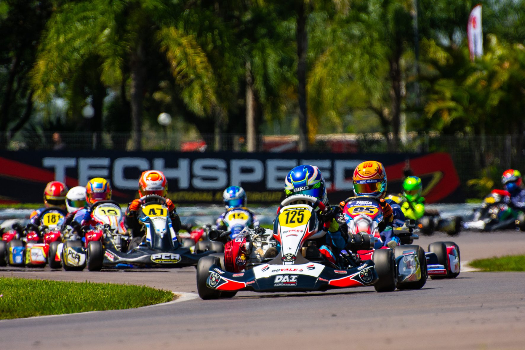 A categoria F-4 Júnior conta com 34 pilotos em seu grid no Brasileiro de Kart (Foto: Leonardo Dias)