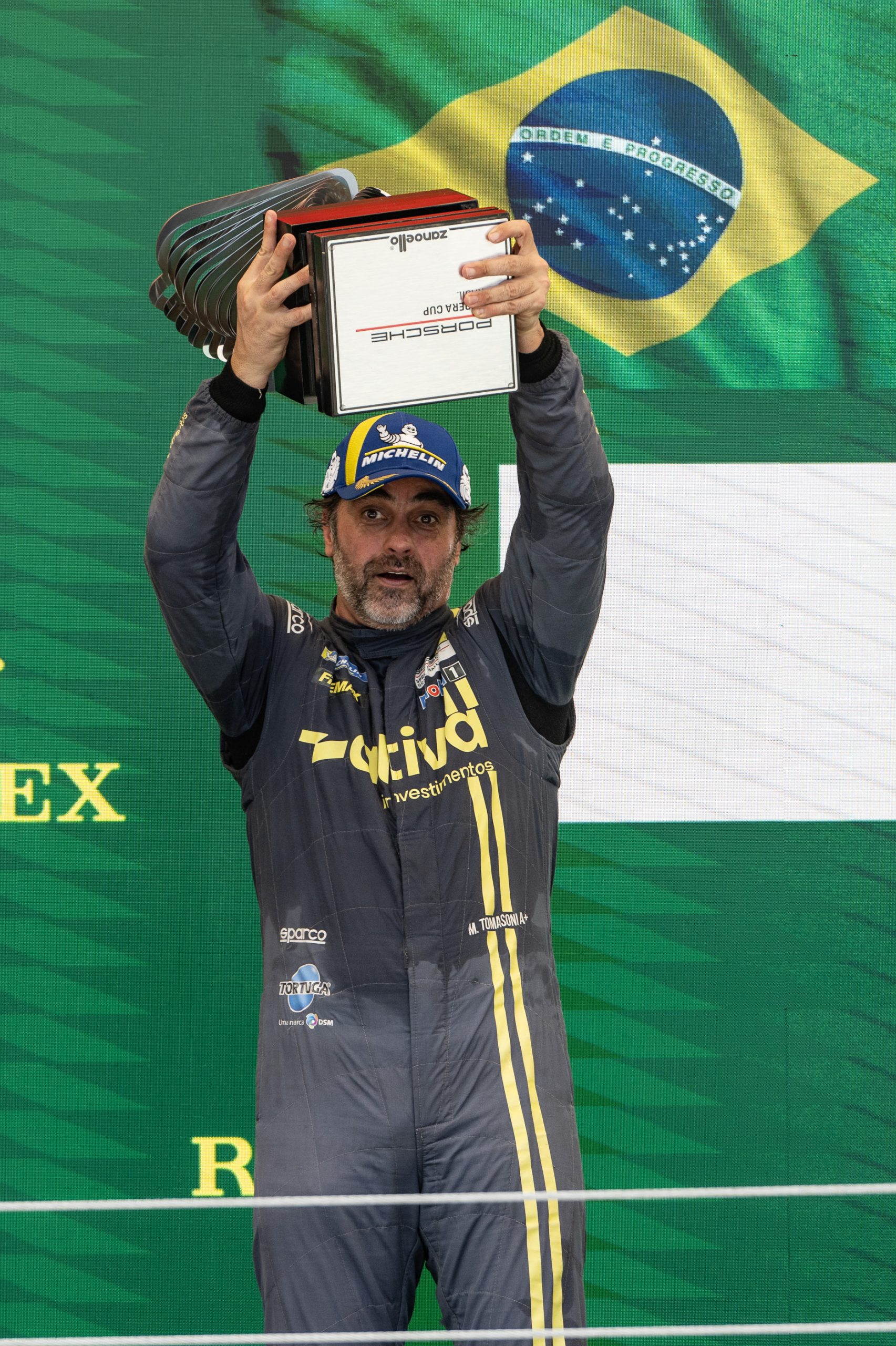 Marcelo Tomasoni celebra mais um pódio (José Mário Dias)