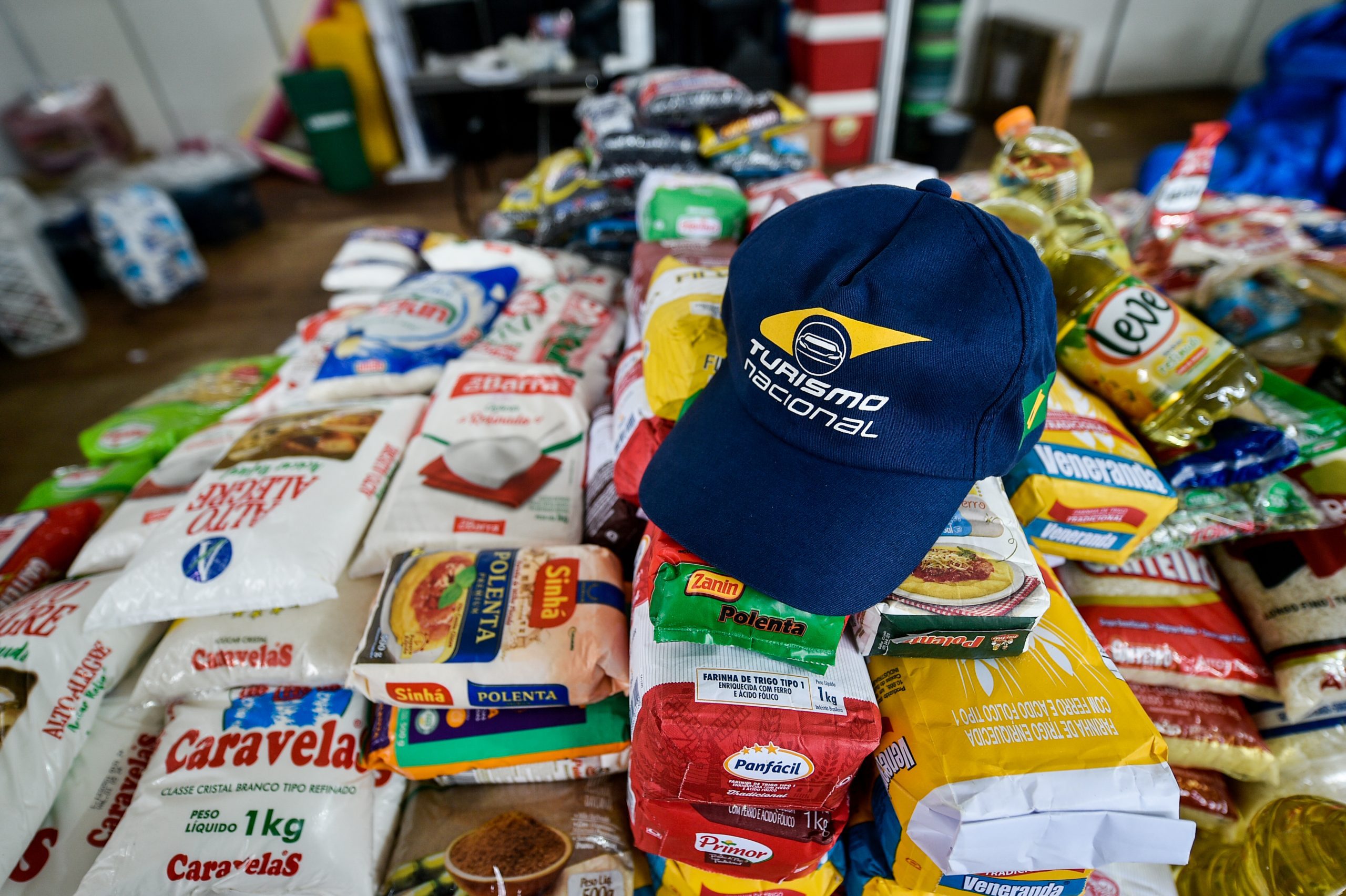 Alimentos arrecadados pela Turismo Nacional em Tarumã, no mês de maio (Duda Bairros/Stock Car)