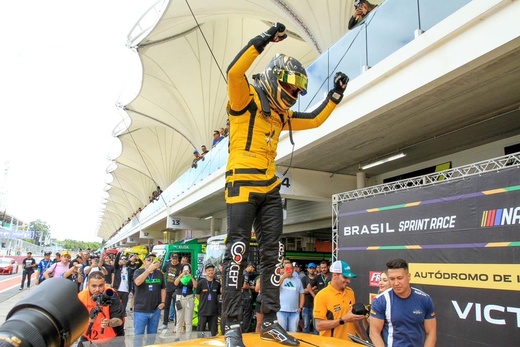 Léo Torres vencedor da primeira corrida, categoria PRO (Luciano Santos / SiGCom)