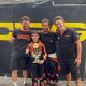 Nicolas Guth comemora com Júnior Feijó, Olin Galli e Eduardo Dieter (Arquivo do piloto)