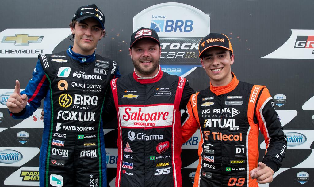 Zezinho Muggiati, Gabriel Robe e Arthur Gama: um deles será campeão no domingo (Magnus Torquato/Stock Car)