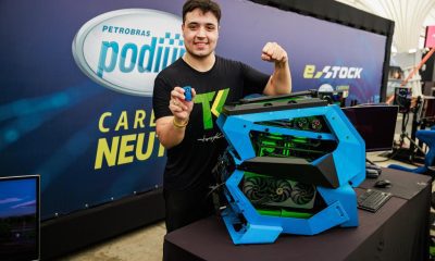 Campeão, Gustavo Ariel recebeu as chaves do PC nível Podium, criado pela LabZ (Vans Bumbeers/Stock Car)