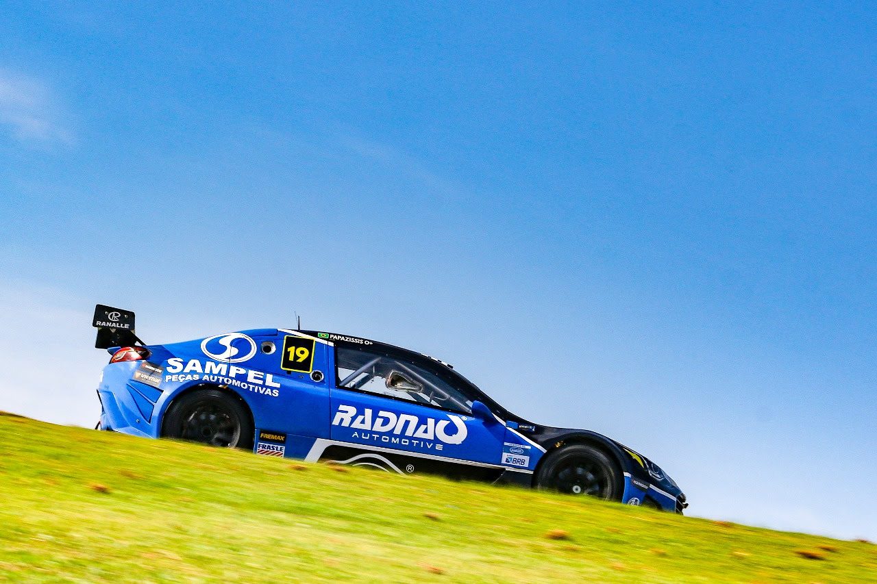 Papazissis mantém a confiança para a final em Interlagos