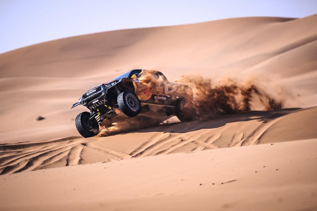 Lucas Moraes e Armand Monleón durante especial no Dakar (Red Bull Pool Content/Marcelo Maragni)