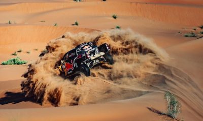 Salto no escuro: o Toyota de Moraes e Monleón mergulha em uma duna (MCH Photo/TGR)