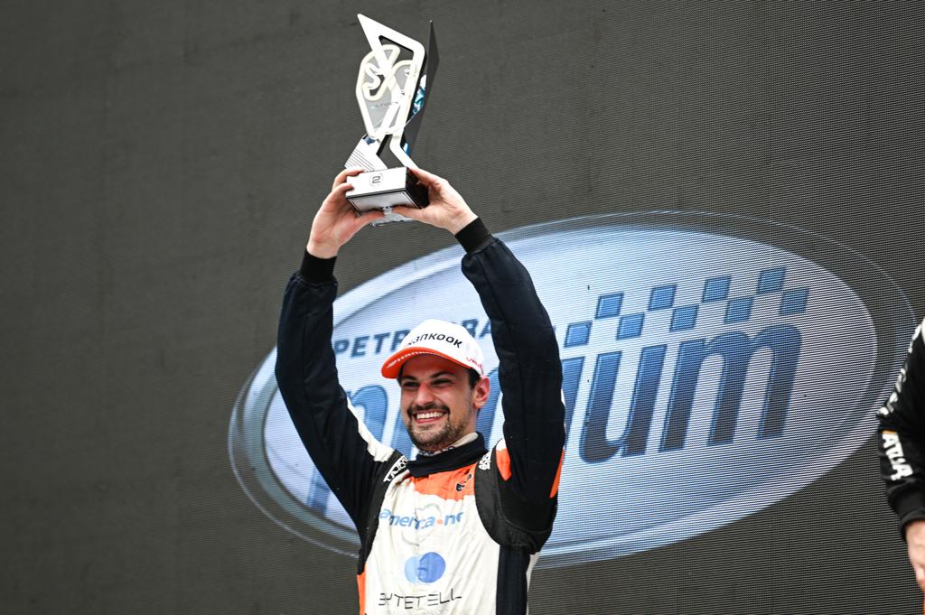 Vinícius Papareli fechou campeonato do ano passado no pódio em Interlagos (Duda Bairros/Stock Car)