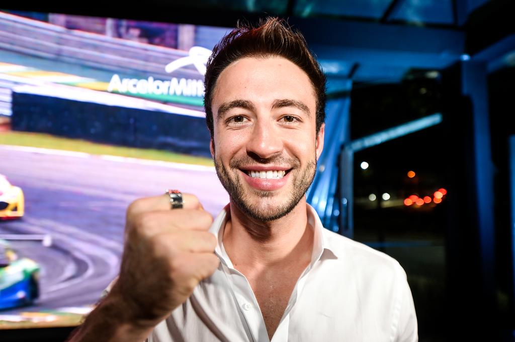 Gabriel Casagrande é o primeiro piloto a receber o Anel do Campeão da Stock Car (Duda Bairros/Stock Car)