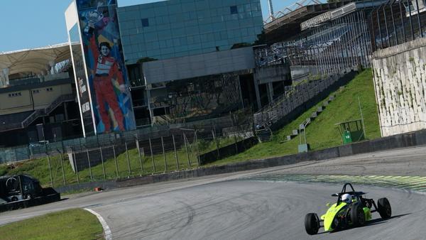 João Guimarães em Interlagos a bordo do seu F1600 #113 (Fernando Silveira)