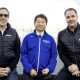 A imagem mostra Mark Preston (Diretor de Motorsport da Lola), Heiji Maruyama e Thomas Biermaier (da esquerda para a direita).