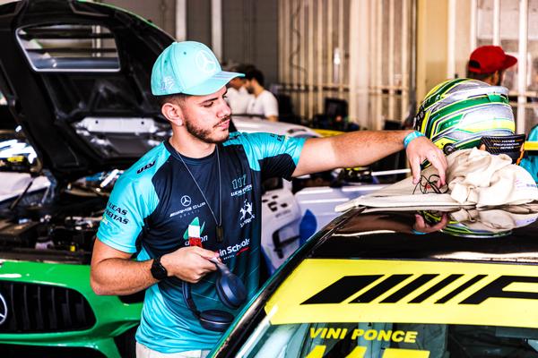 Lucas Freitas faz parte da nova geração de pilotos na AMG Cup Brasil (Divulgação / Lucas Freitas)