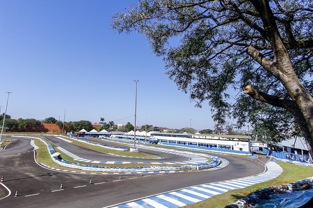 Kartódromo Luigi Borghesi é o palco do Paranaense Light e do Brasileiro Grupo 2 (Gilmar Rose)