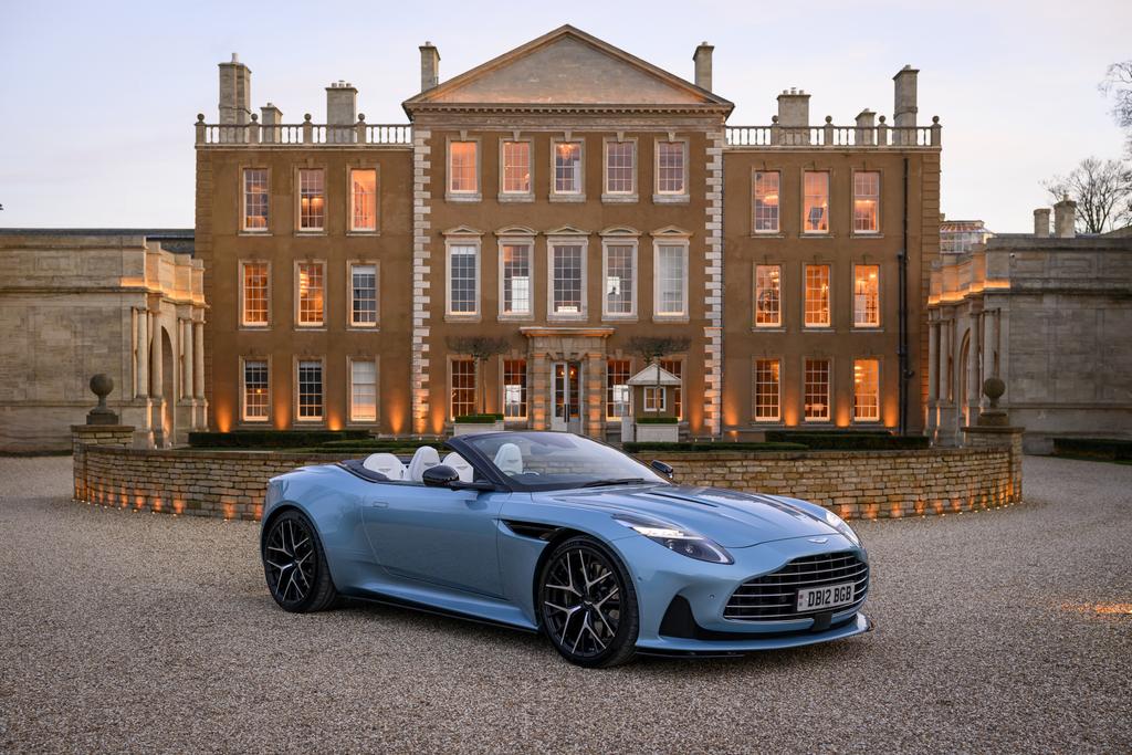 Aston Martin DB12 Volante de cor Caribbean Pearl (Aston Martin Lagonda)