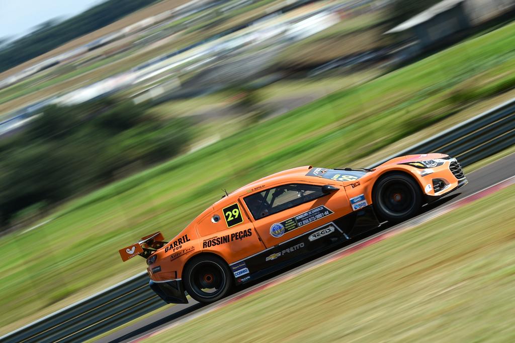 Estreante em 2024, Guto Rotta foi o mais rápido desta sexta-feira em Cascavel (Duda Bairros/Stock Car)