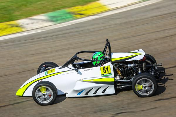 Oscar Moraes venceu a corrida 1 válida pela 5ª etapa da F1600 em Interlagos (Humberto da Silva / Divulgação