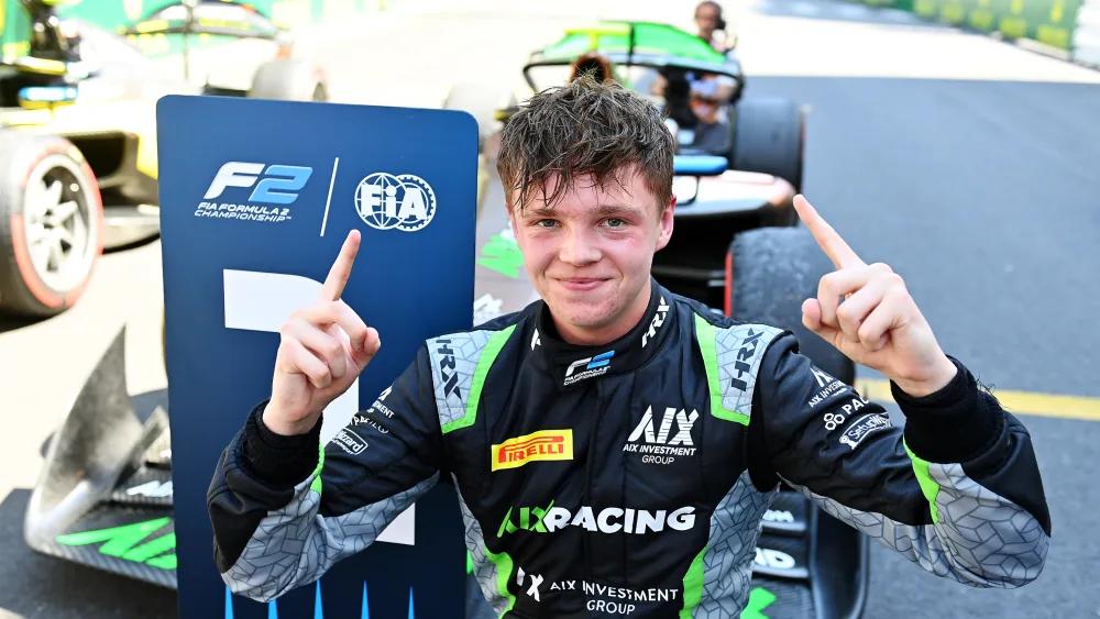 Taylor Barnard comemorando sua primeira vitória na F2. Foto/Reprodução: Getty Images/ Fórmula 2