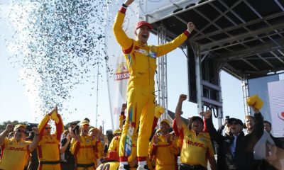 Alex Palou comemora vitória em Laguna Seca. Foto/Reprodução: Chris Jones/ IndyCar