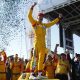 Alex Palou comemora vitória em Laguna Seca. Foto/Reprodução: Chris Jones/ IndyCar
