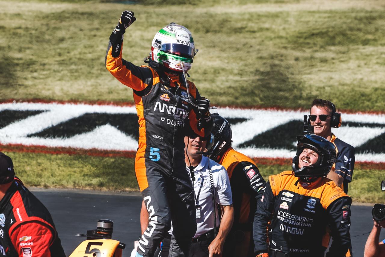 Pato O'Ward em sua última vitória na Indy, em Hy-Vee 300, em 2022. Foto/ Reprodução: Joe Skibinski/ IndyCar