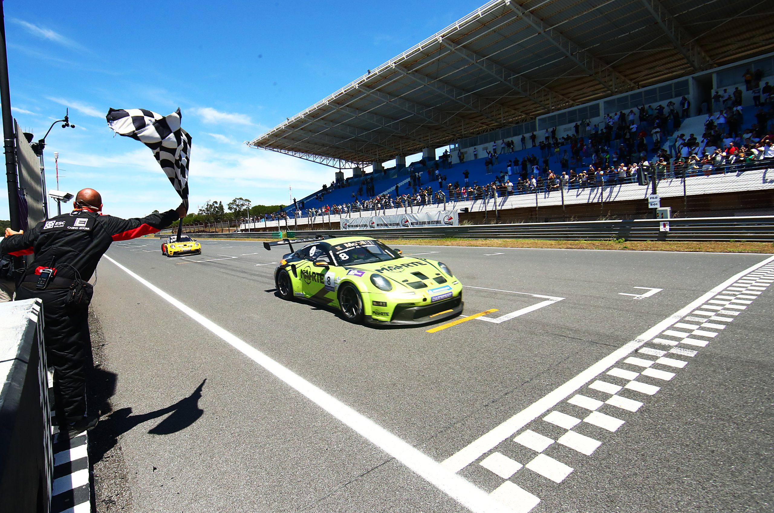 Bandeirada nos 300 km do Estoril Luca Bassani