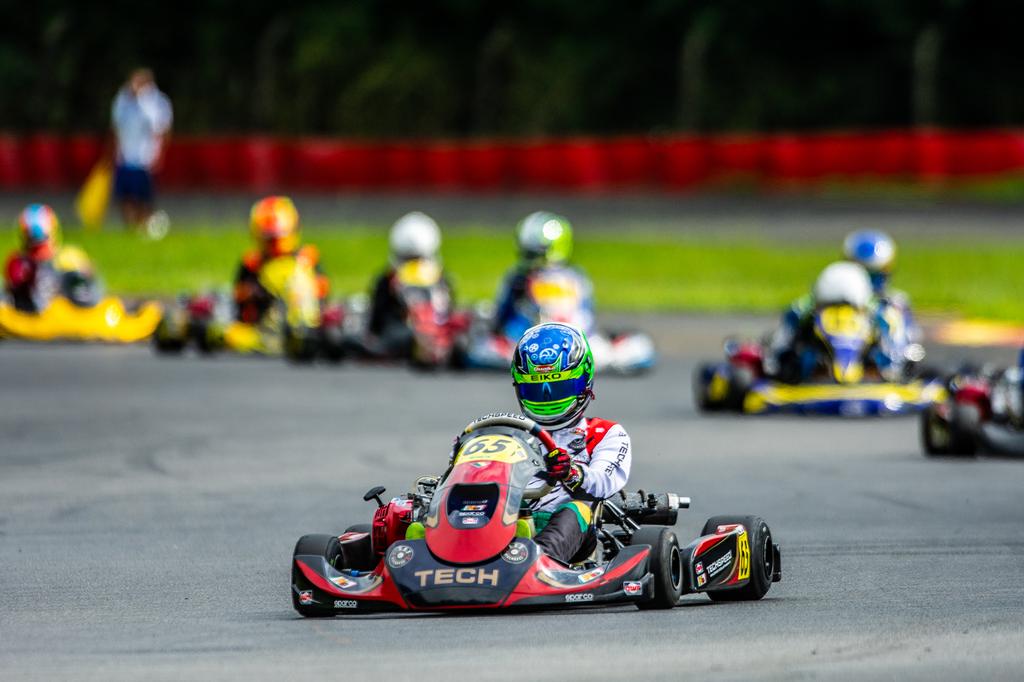 Gabriel Fernandes já liderou várias corridas de F4 Graduados este ano (Foto: Leonardo Dias)
