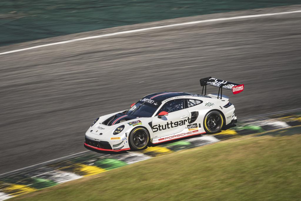 Visconde, Mauricio e Müller lideram na GT3 com o Porsche 911 GT3 R (YO! Studio)