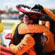 Pato e equipe comemorando o resultado em Iowa. Foto/Reprodução: James Black/ IndyCar