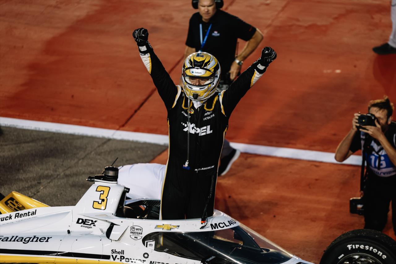 Scott McLaughlin comemora vitória na primeira corrida em Iowa. Foto;Reprodução: Joe Skibinski/IndyCar