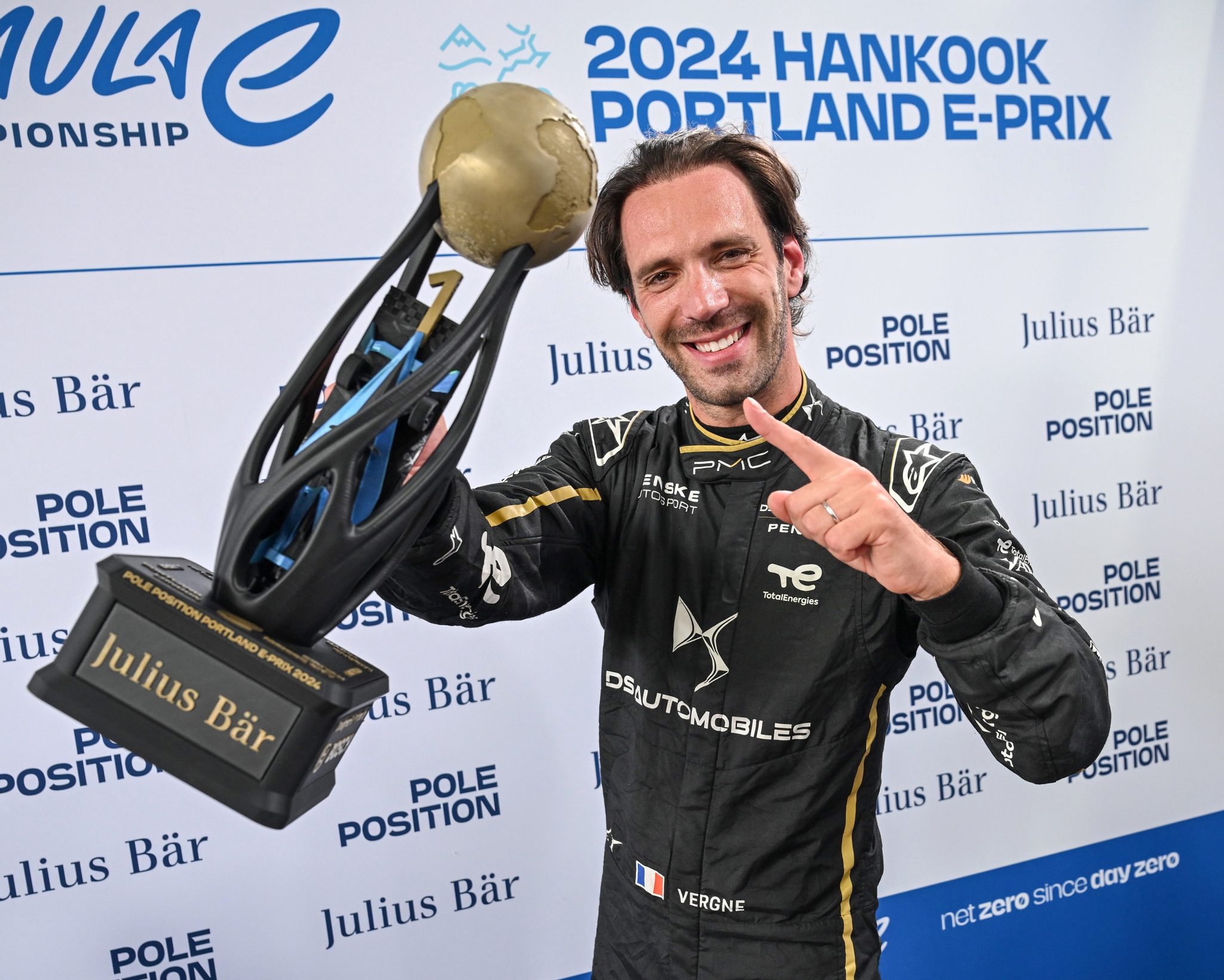 Jean-Éric Vergne comemora a pole na segunda corrida em Portland. Foto/Reprodução: Sam Bagnall/; Fórmula E