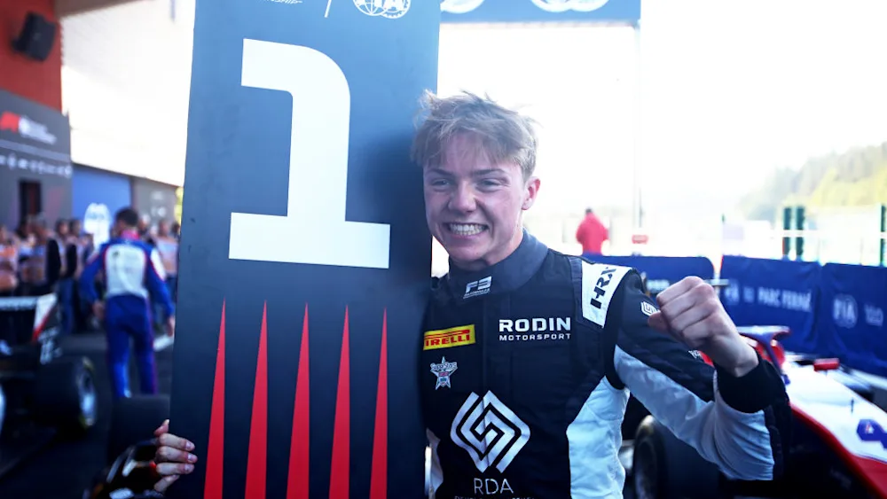 Voisin conquista sua primeira vitória na F3
